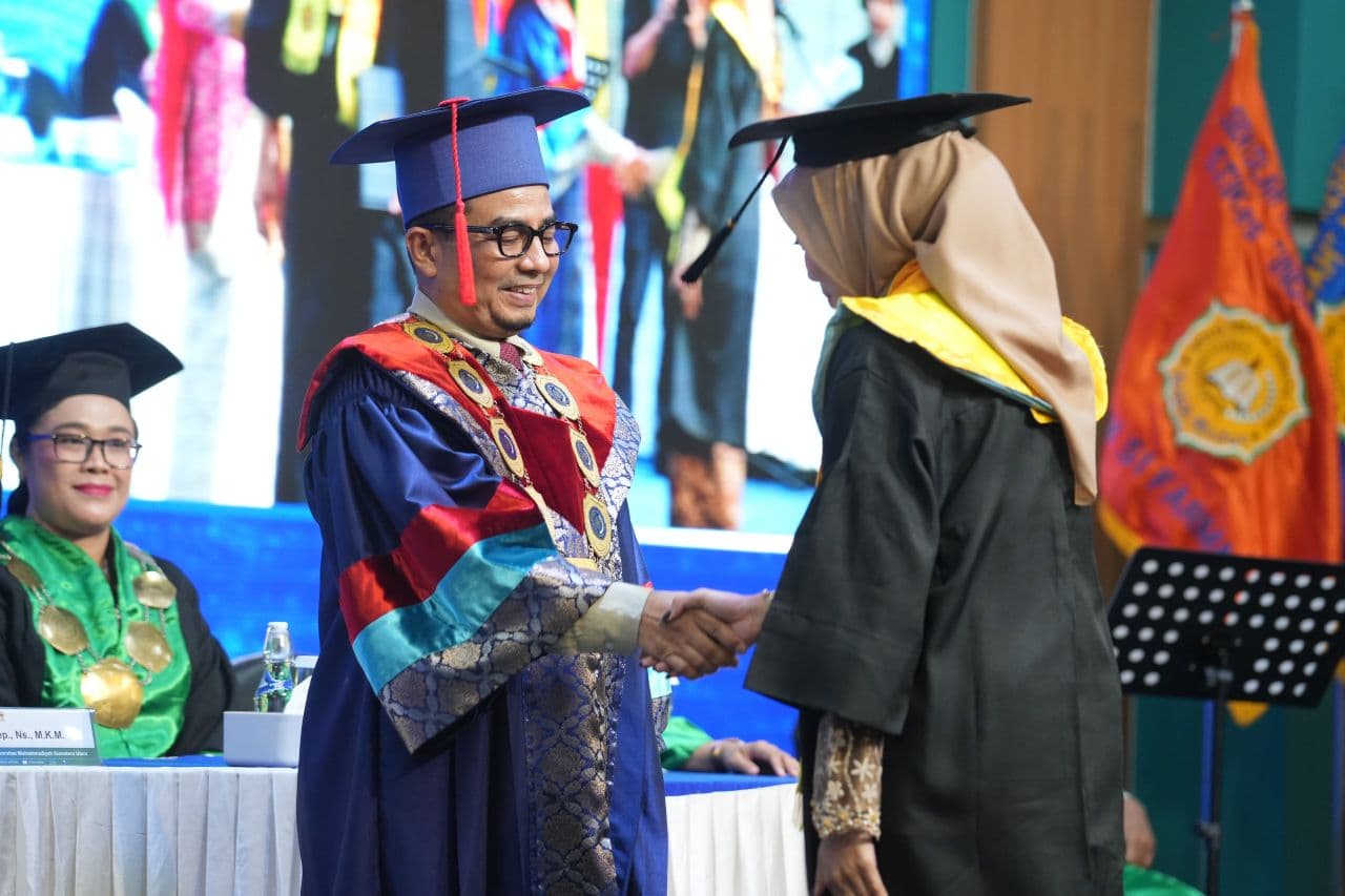 Pascaakuisisi STIKes Indah UMSU Wisuda 29 Lulusan, Rektor Siapkan Beasiswa dan Peluang Kerja Internasional
